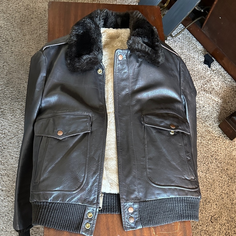 Men's/ Womens Brown Leather Jacket with Faux Fur Collar. Fantastic condition!!!